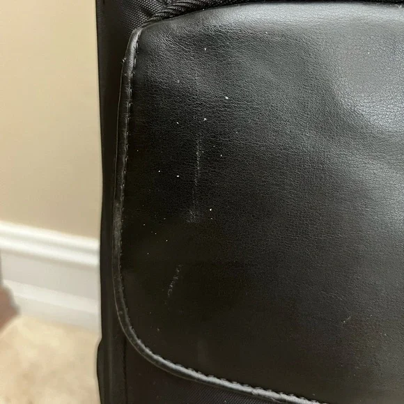 Lowepro laptop backpack in black very good condition - Picture 3 of 9